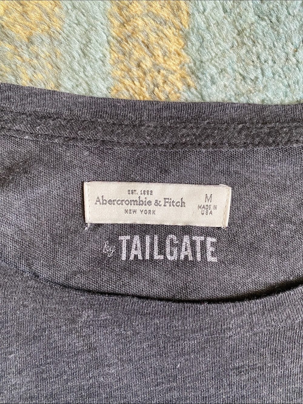 Abercrombie & Fitch Heather Gray Wisconsin Badgers College Tee Size Medium - Picture 2 of 3